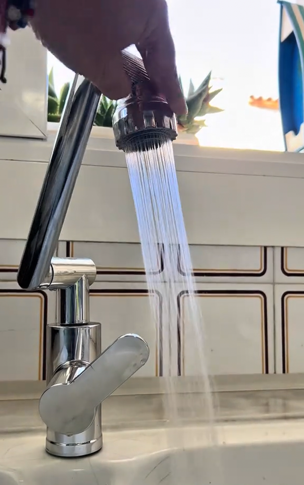 Grifo 360° Antisalpicaduras - Ahorra Agua y Evita Desorden